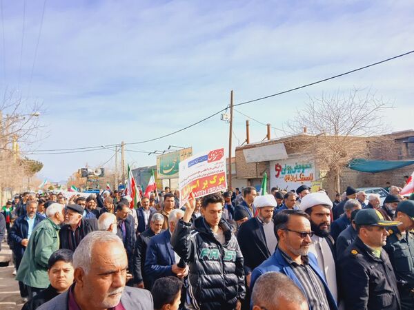 حضور باشکوه مردم کندر در راهپیمایی ۲۲ بهمن