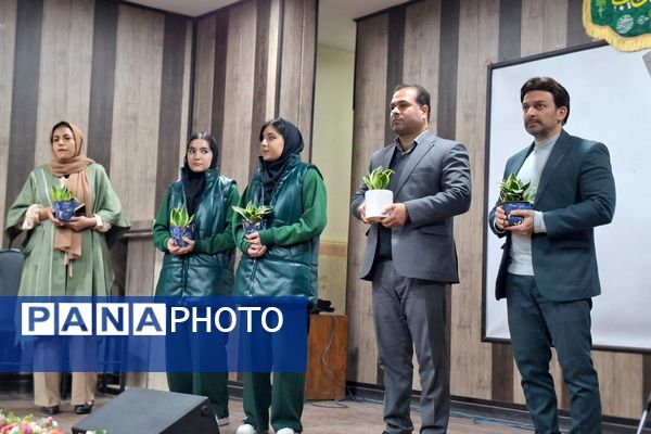 یلدا با نخستین جشنواره‌ هنرهای آوایی کانون ملائک در قرچک