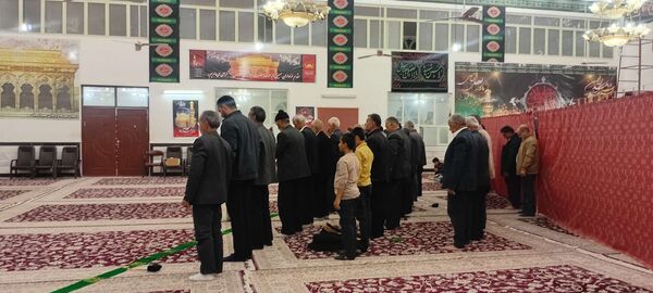 نماز جماعت در شب میلاد حضرت زهرا س در خلیل آباد