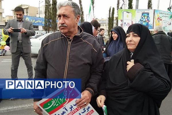 حضور اقشار مختلف مردم شهرری در راهپیمایی ۲۲ بهمن