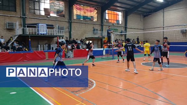 مسابقات والیبال بین مدرسه‌ای دانش‌آموزان ساوجبلاغ