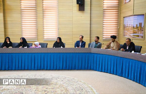 نشست شورای آموزش و پرورش یزد با حضور استاندار 