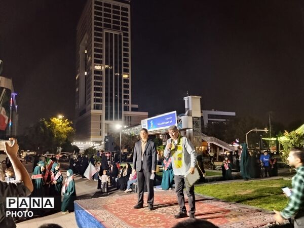 نماز جماعت بزرگ دانش‌آموزان مشهدی همزمان با اجلاس سراسری نماز 