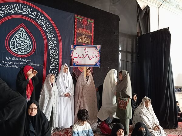 حضور دانش آموزان در نماز جمعه کاشمر