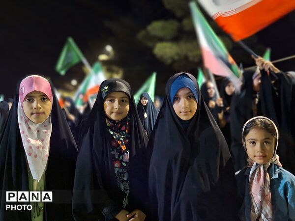 شکوفه‌های انقلاب در رشتخوار؛ حضور پرشور شبانه و پایداری پای آرمان‌ها