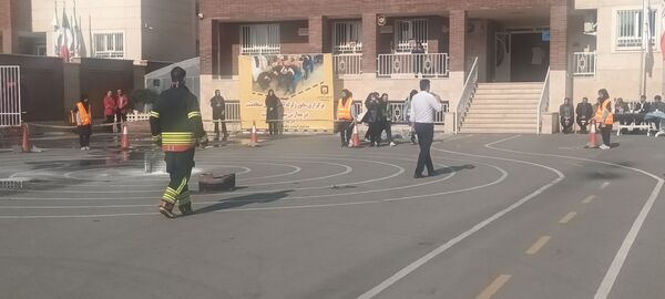 مانور آمادگی برای مقابله با بحران در آموزشگاه دخترانه راز