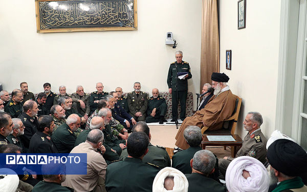 دیدار جمعی از فرماندهان نیروهای مسلح با رهبر انقلاب