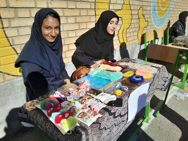 نمایشگاه کارآفرینی دانش‌آموزان دبیرستان حجاب شهرستان ورامین