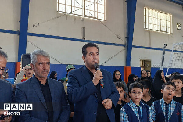 بازدید مدیرکل آموزش و پرورش خراسان شمالی از تمرین سرود «رهبر شهیدم» دانش‌آموزان بجنوردی