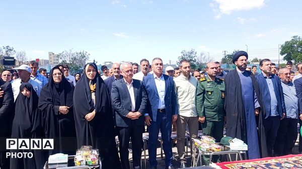 افتتاح زمین چمن مصنوعی شهدای جنگ رمضان در دبیرستان مقداد شهر لاهیجان 