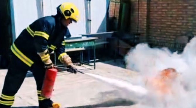 امروز، روز قهرمانانی است که جانشان را سپر امنیت ما می‌کنند