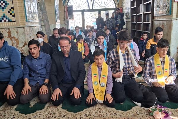 برگزاری طرح ابتکاری «نماز پیشتاز» به همت سازمان دانش‌آموزی استان سمنان 