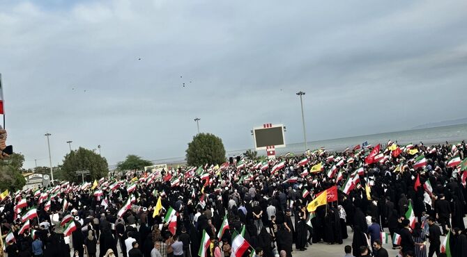 بیعت تاریخی مردم بندرعباس با امام سیدمجتبی حسینی‌خامنه‌ای در کنار خلیج فارس