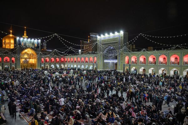 دیدار عاشقان با امام رضا(ع) در آخرین شب قدر