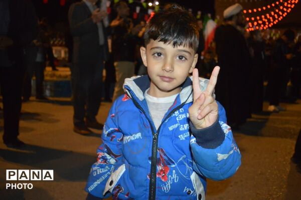 شهرِ بیدار در آغوشِ ماه
