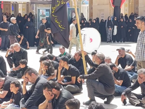 اقامه عزا و نوحه خوانی در صحن آستان مقدس حضرت سلطانعلی(ع) 