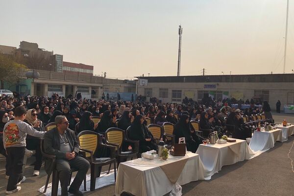 جشن روز مادر در دبیرستان دخترانه عاشورا ناحیه دو شهرری 