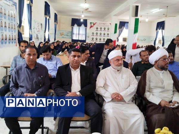 نواختن زنگ مهر و ایثار و ادای احترام به یادمان شهدا در بندر لنگه 