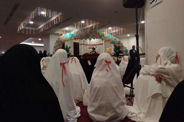 از پشت میز نیمکت تا زیر آسمان مدینه