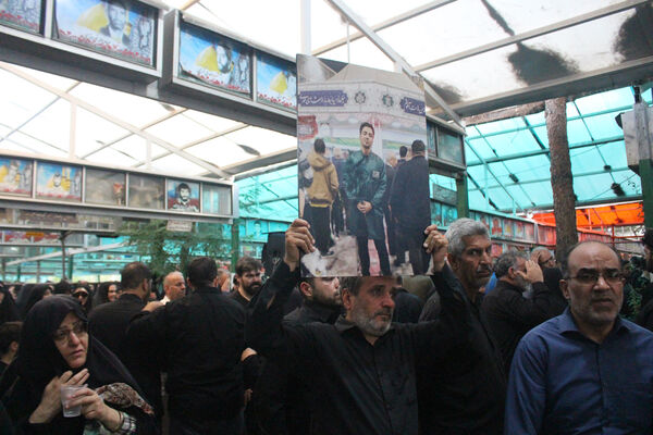 خاکسپاری نوجوان شهید «محمدحسین خاکی» در گلزار شهدای قم