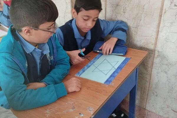 ابراز ناراحتی دانش‌آموزان دبستان دانش رودهن نسبت به شهادت سیدحسن نصرالله 