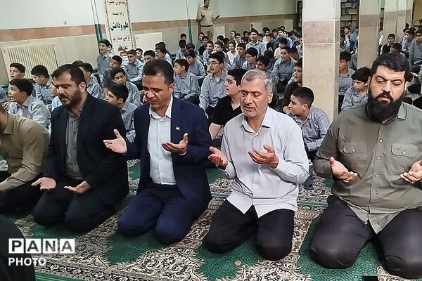 نواخته شدن زنگ بندگی در یک مهر در دبیرستان شهیدان پودینه و شریعتی