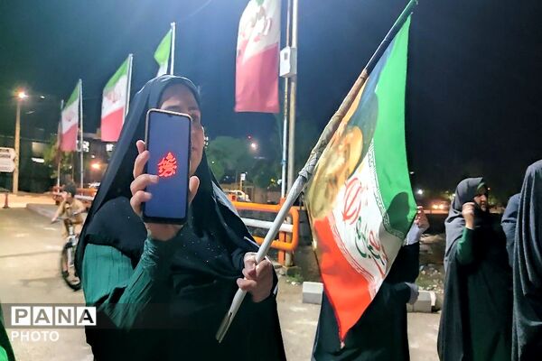 پرچم عزت را می‌بریم بالا 