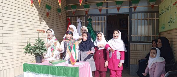 جشن دهه فجر در مدرسه شهید معتمدی