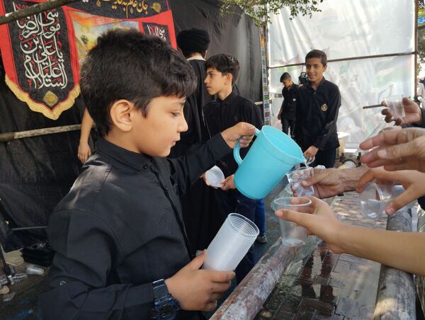 حضور جاماندگان اربعین حسینی در جوار امام مهربانی‌ها