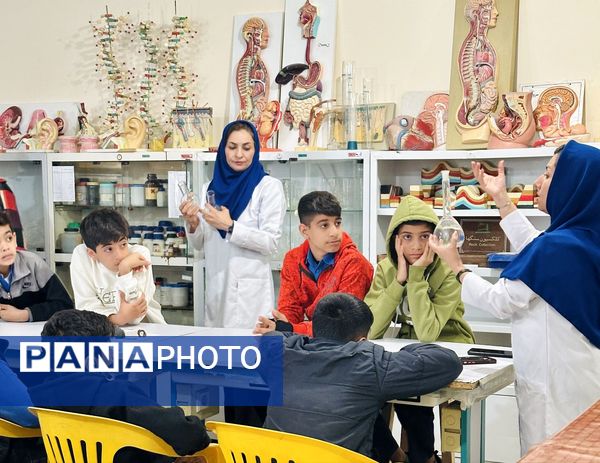 بازدید دانش‌آموزان مدرسه سما حاجی‌آباد از پژوهش‌سرای رازی در قالب طرح مهارت‌افزایی یارا