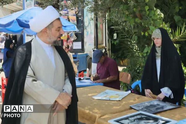 برپایی میز خدمت سلامت و نمایشگاه کتاب غدیر در رباط‌کریم
