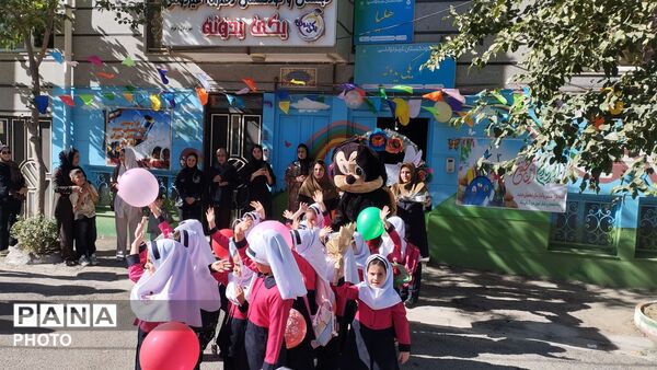 جشن شکوفه‌ های بهاری در دبستان یکی یه دونه الیگودرز