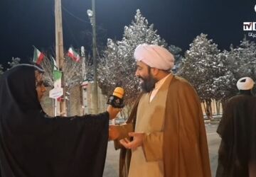 طنین فریاد الله اکبر مردم کهک در شب پیروزی انقلاب
