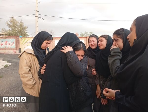  یادبود معلم شهیده علیزاده در روستای هیو شهرستان ساوجبلاغ
