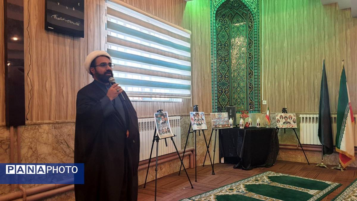 بزرگداشت شهدای خدمت در دبستان دخترانه شاهد تحقیقی ناحیه ۶