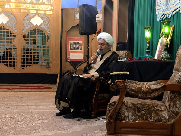 محفل شعرخوانی نخبگان ادبی با حضور مشاور رئیس‌جمهور شهید در قم