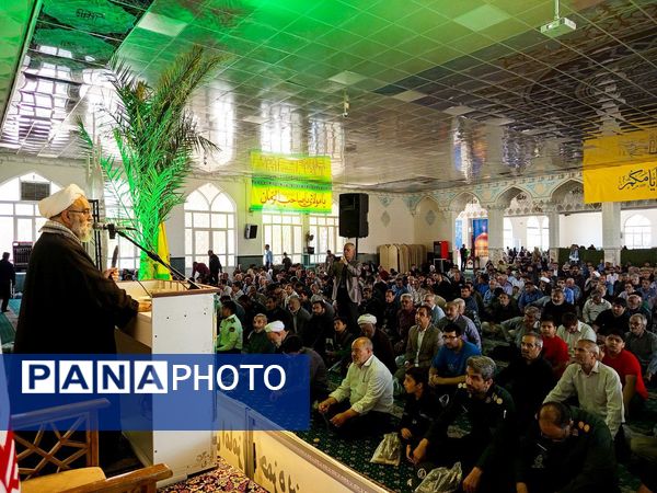 نماز جمعه ای با رنگ خون شهید در کاشمر