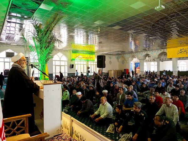 نماز جمعه ای با رنگ خون شهید در کاشمر