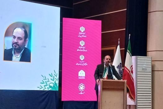 هنر، زبان جهانی برای رساندن پیام امام‌رضا(ع) است