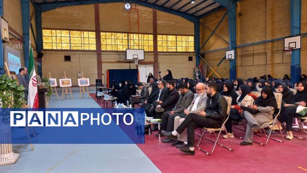 آیین متمرکز استانی طرح «همیار معلم» در دبیرستان شاهد عصمت ناحیه ۳ کرج