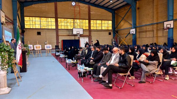 آیین متمرکز استانی طرح «همیار معلم» در دبیرستان شاهد عصمت ناحیه ۳ کرج
