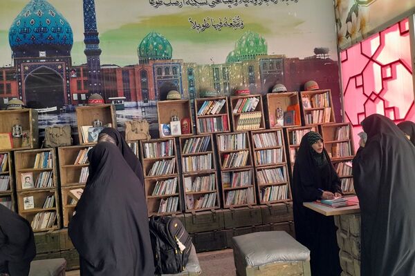 گلباران مزار شهدای ملارد با حضور مسئولان و خانواده‌های معظم شهدا 