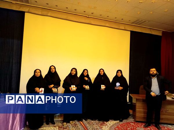 تجلیل از برگزیدگان مسابقات فرهنگی هنری جشنواره امید فردا در نیشابور