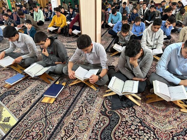 محفل انس با قرآن دانش‌آموزی یادوآره شهدای دانش‌آموز غزه در شهرستان چناران