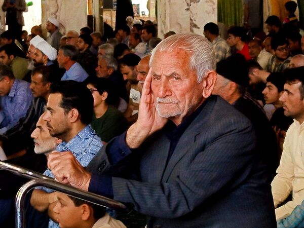نماز جمعه ای هزاران نفری با حضور حماسی مردم کاشمر
