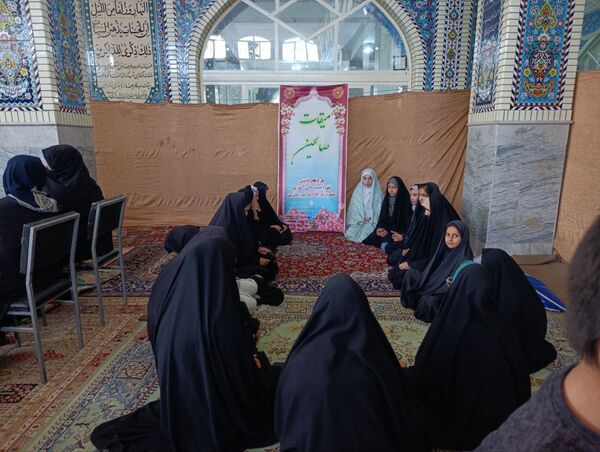 نماز جمعه با حضور دانش‌آموزان فعال بسیجی شهر بن