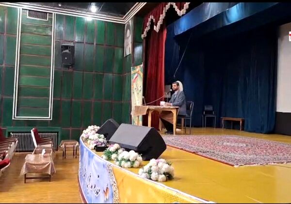 اولین کارگاه از سلسله کارگاه‌های دوره توانمندسازی مربیان پرورشی ناحیه 2 یزد
