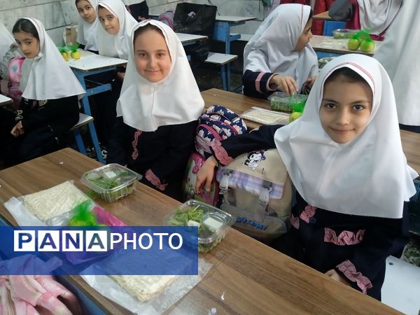 افطاری دانش آموزان روزه اولی مدرسه دخترانه هدی یک شهرستان قدس