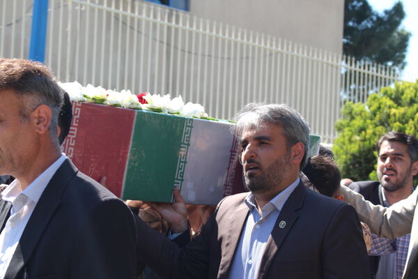 مراسم تشییع پیکر مطهر معلم شهید حجت الله یوسفیه در اداره‌کل آموزش و پرورش شهرستان‌های استان تهران 