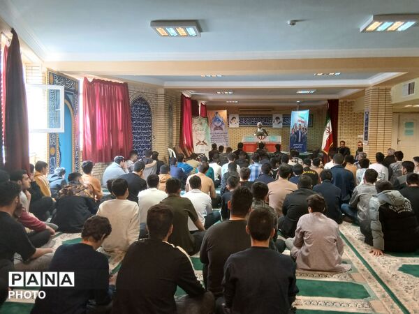محفل‌ انس‌ باقرآن کریم در استان ایلام برگزار شد.